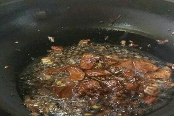 尖椒肉爆豆腐皮的做法图解5