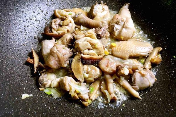 香菇鸡肉的做法图解4