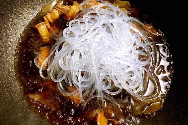 猪肉炖粉条的做法图解10