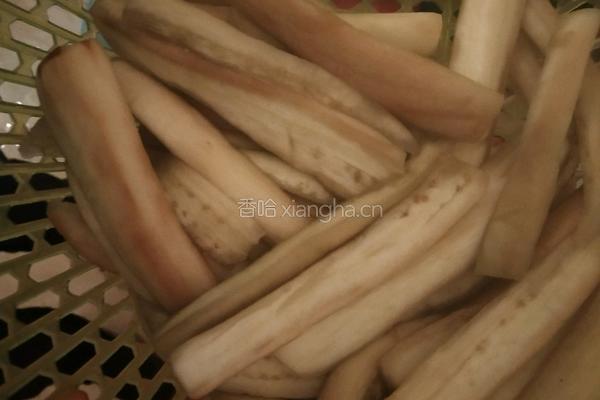 肉沫咸鱼茄子煲的做法图解2