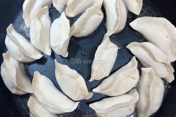 香煎饺子的做法图解2