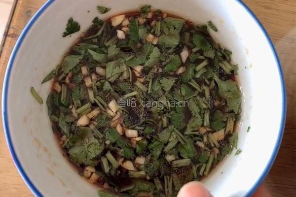 凉拌木耳金针菇的做法图解3