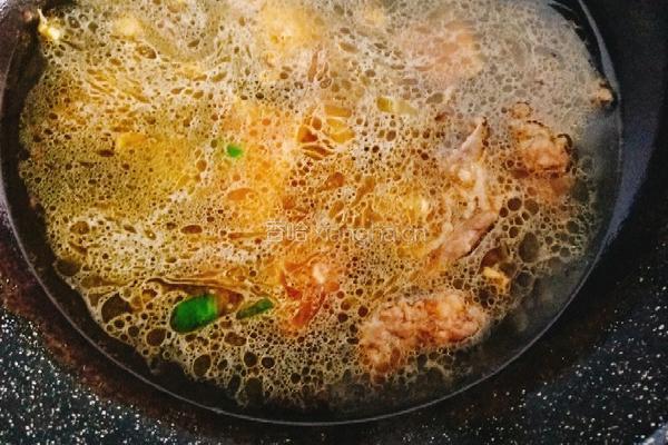 猪肉酸菜炖粉条的做法图解2