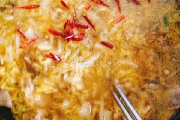 猪肉酸菜炖粉条的做法图解3