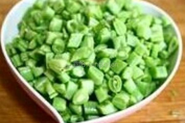 豆角碎炒肉沫的做法图解1