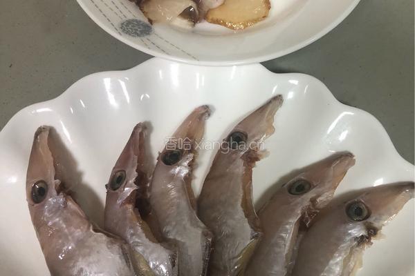 粤式－腊肉豉香蒸扒皮鱼的做法图解1