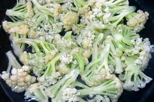 菜花炒肉的做法图解4