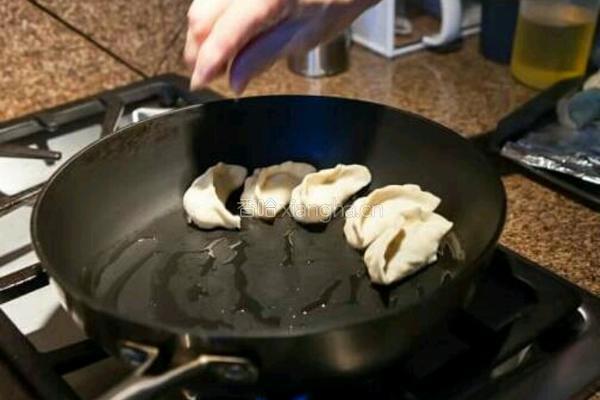 生煎水饺的做法图解1