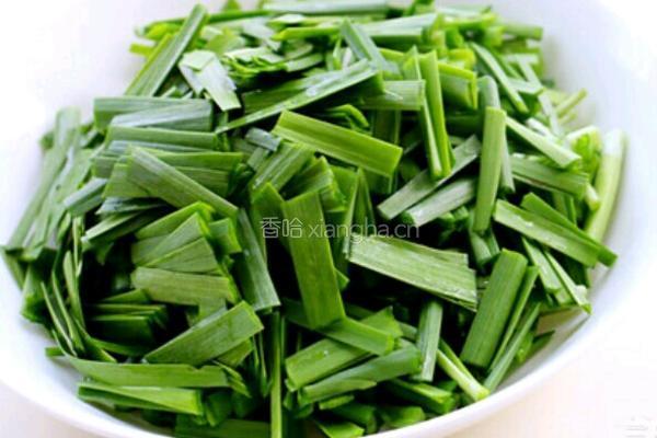 肉丝炒韭菜的做法图解2