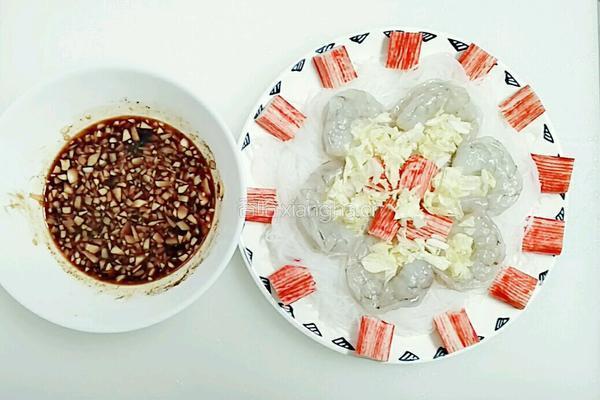 蒜蓉粉丝蟹柳蒸虾的做法图解5