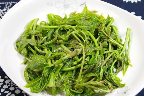 香椿芽拌花生米的做法图解2