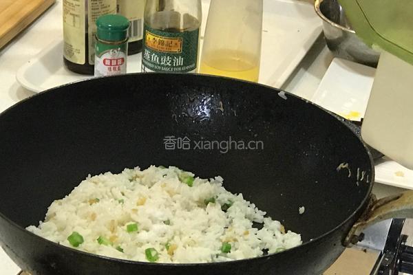 瑶柱蛋白炒饭的做法图解7