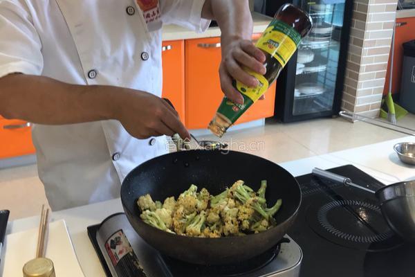 孜然干锅花菜的做法图解6