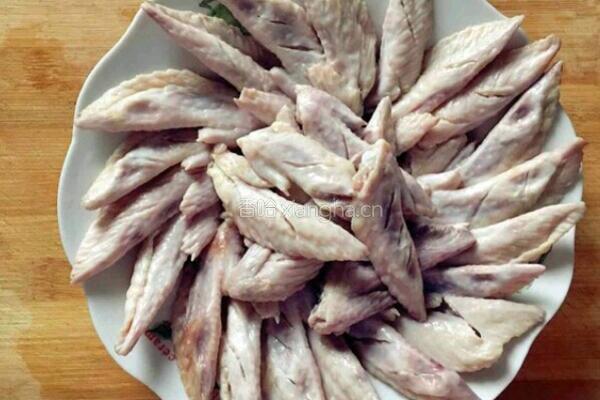 香豆干卤鸡翅的做法图解1