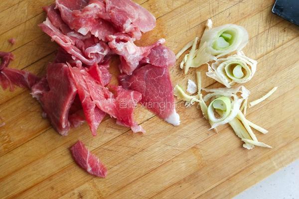 白菜炖冻豆腐的做法图解1