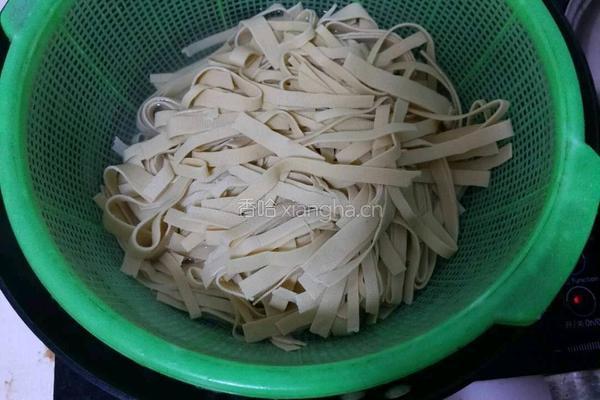 青椒炒豆皮的做法图解3