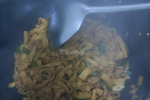 青椒炒豆皮的做法图解8