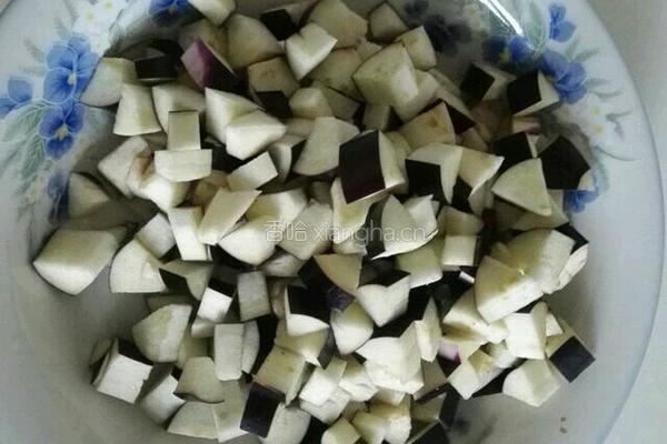 茄丁土豆泥配肉丁的做法图解4