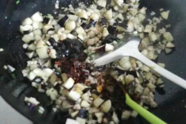 茄丁土豆泥配肉丁的做法图解6