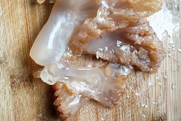 凉拌海蜇片的做法图解1