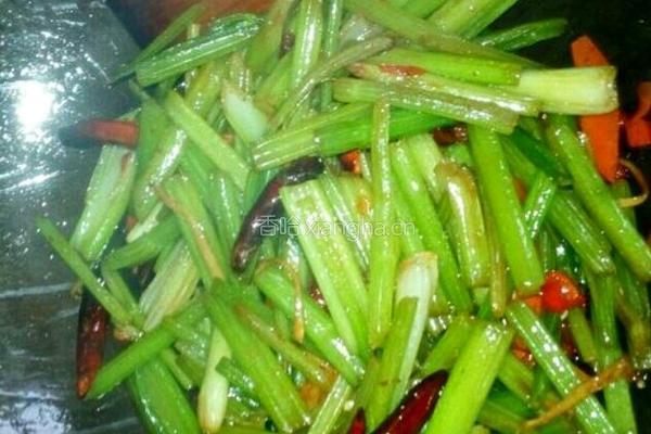 辣爆芹菜的做法图解6