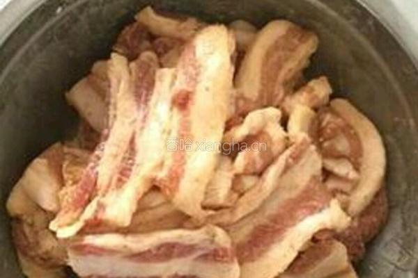 油炸五花肉的做法图解2
