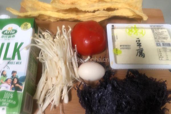 番茄豆腐牛奶杂锦汤的做法图解1