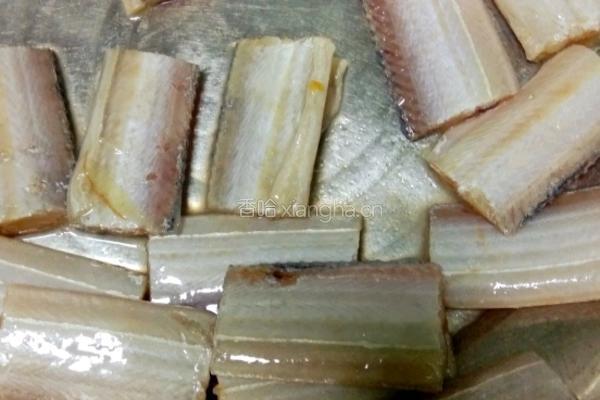 红油带鱼的做法图解2
