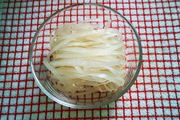 八分钟速食之微波炉煨河粉的做法图解3