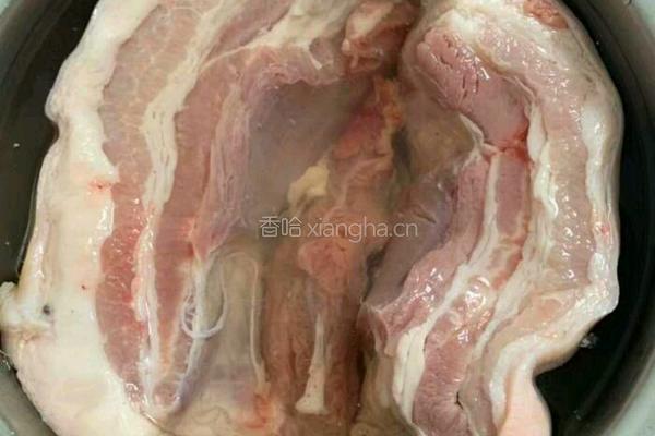 农村煮大肉的做法图解1