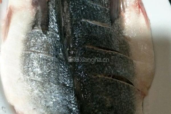 自创香辣烤鱼的做法图解1