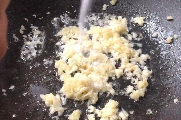 蒜蓉蒸鲜鱿鱼的做法图解3