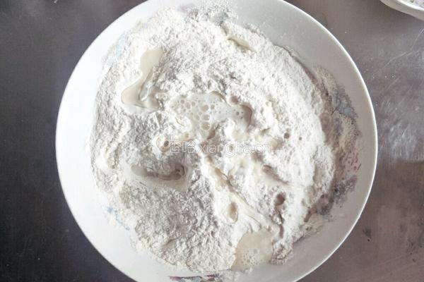 韭菜馅薄饼的做法图解3