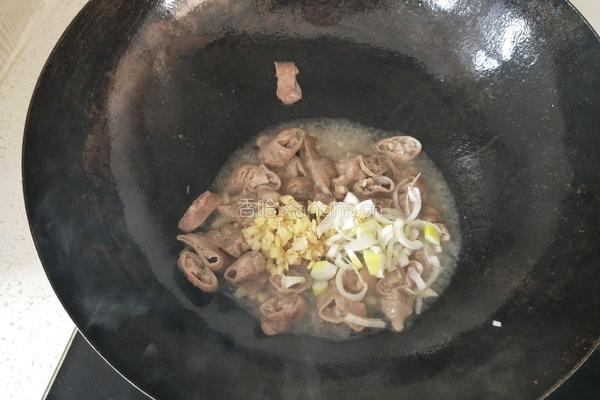 辣椒炒肥肠的做法图解10