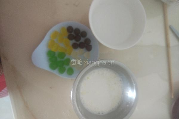 彩色布丁的做法图解1