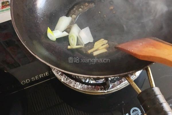小鸡炖蘑菇的做法图解1