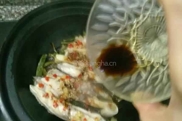 金银蒜焗金鲳鱼的做法图解5