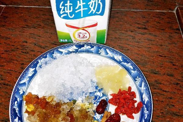 雪燕桃胶皂角米炖奶的做法图解2