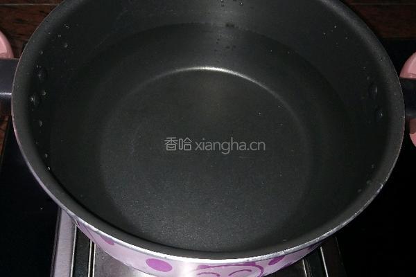 雪燕桃胶皂角米炖奶的做法图解3