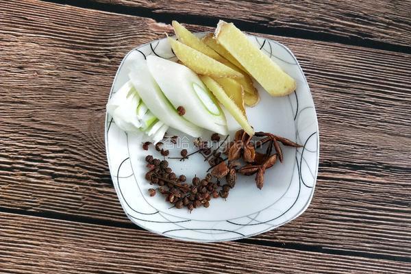 排骨炖酸菜的做法图解4