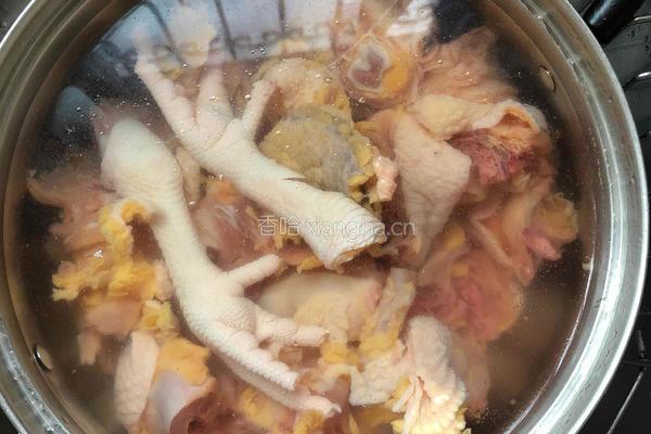 啤酒魔芋炖鸡的做法图解1