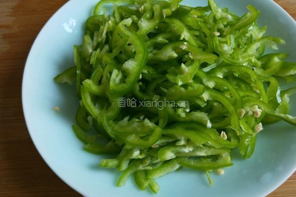 尖椒丝炒鸡蛋的做法图解3