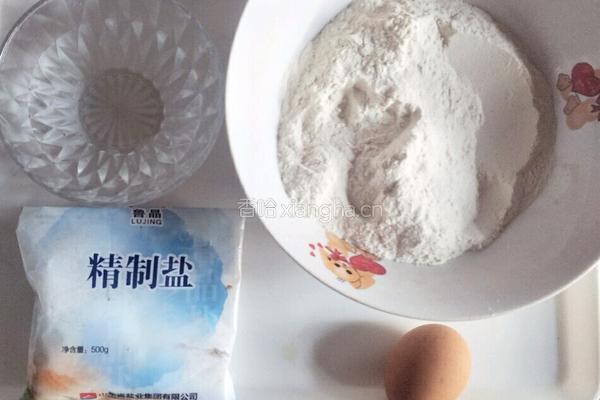 清汤鲜虾手擀面的做法图解1