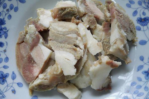 大蒜炒猪头肉的做法图解2