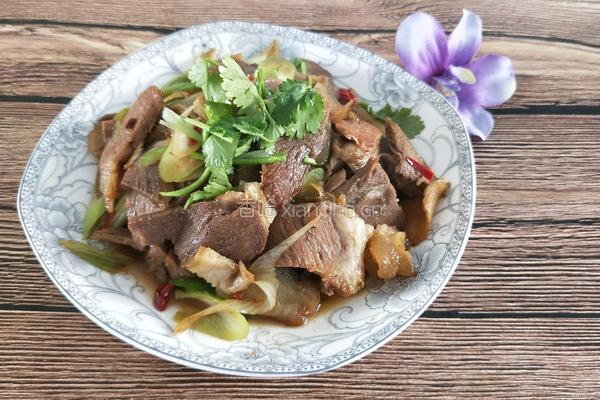 回锅肉的做法图解1
