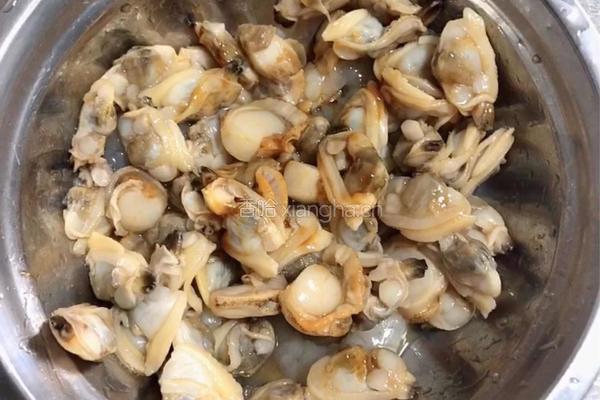爆炒海鲜西兰花的做法图解2
