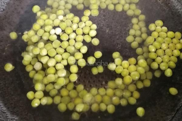 豌豆炒虾仁的做法图解4