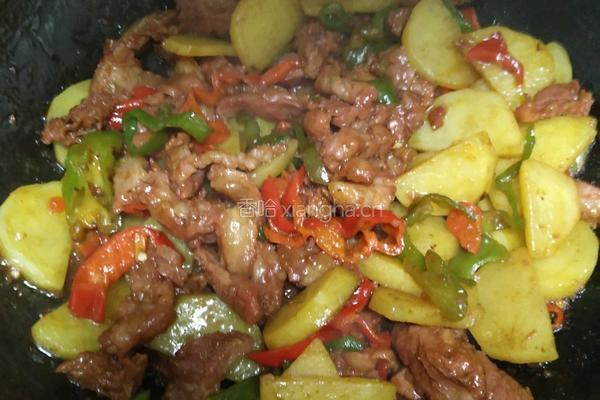 牛肉炒辣椒土豆片的做法图解2