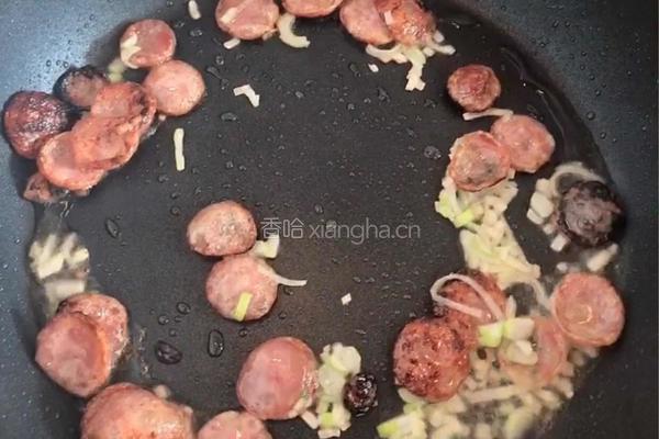 腊肠蔬菜炒饭的做法图解3
