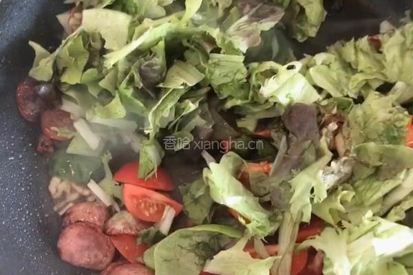 腊肠蔬菜炒饭的做法图解4